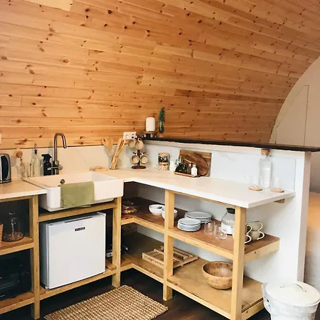 Very Unique 'tiny House' With Hottub شاليه *