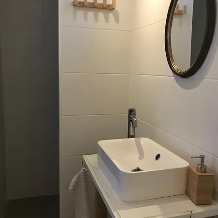 Alpstuga Very Unique 'tiny House' With Hottub Rijsenhout